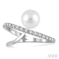 7 MM Cultured Pearl and 1/6 Ctw Round Cut Diamond Split Heart Shape Shank Ring in 14K White Gold