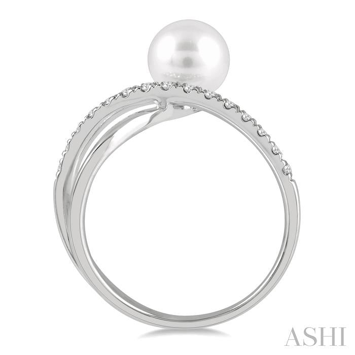 7 MM Cultured Pearl and 1/6 Ctw Round Cut Diamond Split Heart Shape Shank Ring in 14K White Gold