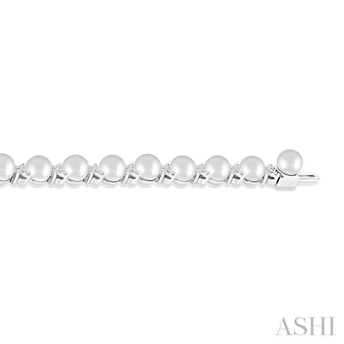 5 MM Cultured Pearl and 1/2 Ctw Round Cut Diamond Floral Fashion Bracelet in 14K White Gold