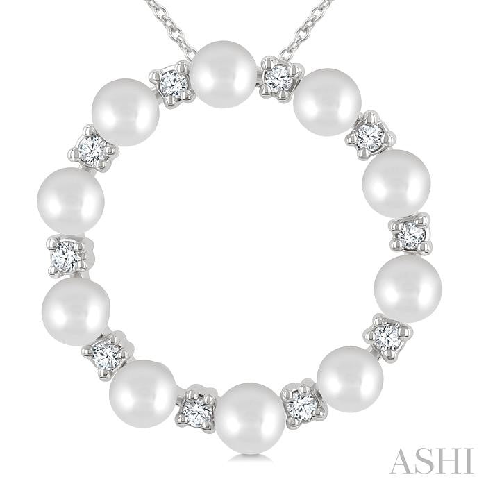 1/4 Ctw 4MM White Pearl and Round Cut Diamond Circle Fashion Pendant With Chain in 14K White Gold