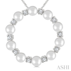 1/4 Ctw 4MM White Pearl and Round Cut Diamond Circle Fashion Pendant With Chain in 14K White Gold