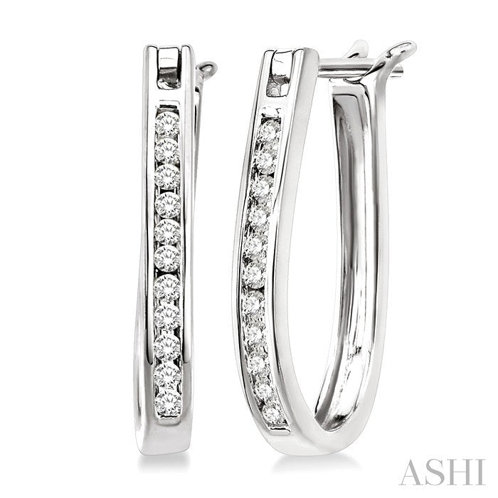 1/4 Ctw Round Cut Diamond Hoop Earrings in 10K White Gold