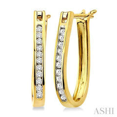 1/4 Ctw Round Cut Diamond Hoop Earrings in 10K Yellow Gold