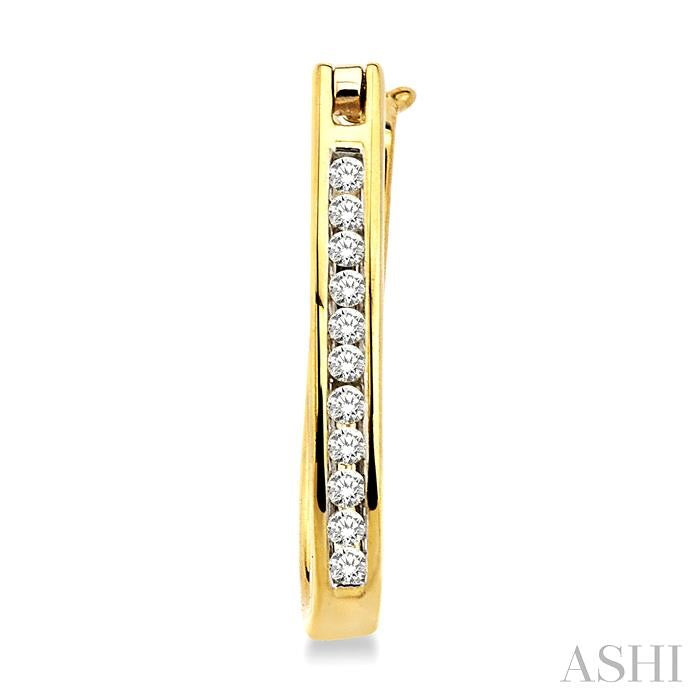 1/4 Ctw Round Cut Diamond Hoop Earrings in 10K Yellow Gold