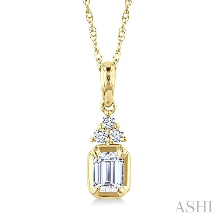 1/4 Ctw Emerald and Round Cut Diamond Fashion Pendant With Chain in 14K Yellow Gold