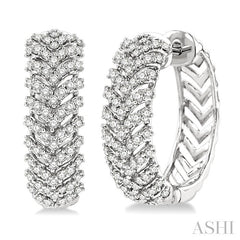 3/4 Ctw Chevron Trail Round Cut Diamond Hoop Earring in 14K White Gold