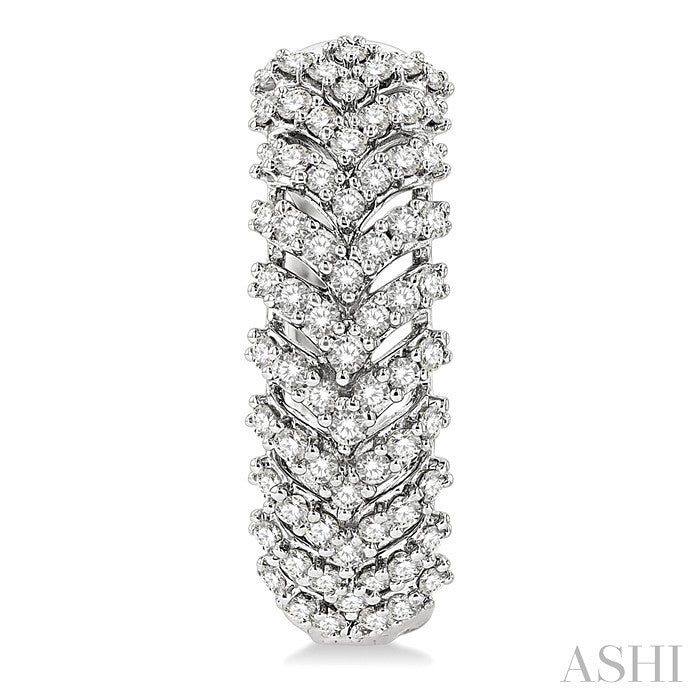 3/4 Ctw Chevron Trail Round Cut Diamond Hoop Earring in 14K White Gold