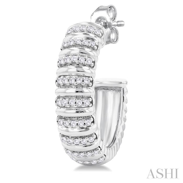 1/4 Ctw Ribbed Round Cut Diamond Half Hoop Earring in 14K White Gold