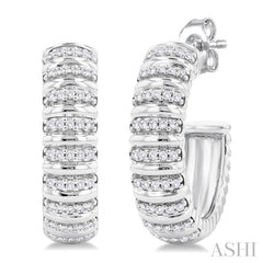1/4 Ctw Ribbed Round Cut Diamond Half Hoop Earring in 14K White Gold