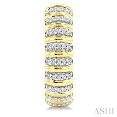 1/4 Ctw Ribbed Round Cut Diamond Half Hoop Earring in 14K Yellow Gold