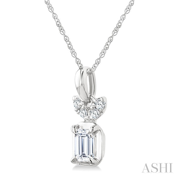 1/5 Ctw Emerald and Round Cut Diamond Fashion Pendant With Chain in 14K White Gold