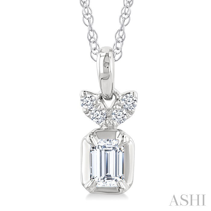 1/5 Ctw Emerald and Round Cut Diamond Fashion Pendant With Chain in 14K White Gold