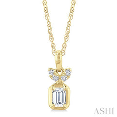 1/5 Ctw Emerald and Round Cut Diamond Fashion Pendant With Chain in 14K Yellow Gold