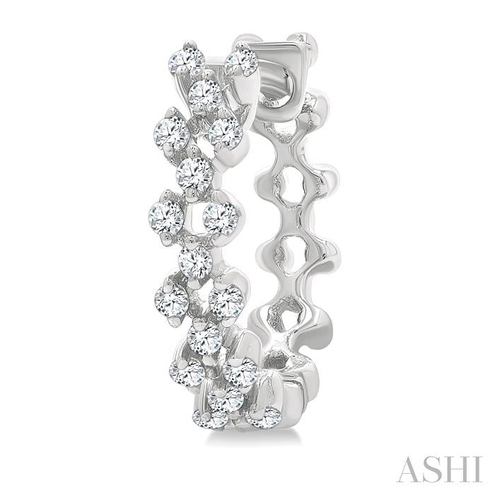 1/4 Ctw Lattice Round Cut Diamond Fashion Hoop Earring in 10K White Gold