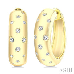 1/4 Ctw Mosaic Flush Set Round Cut Diamond Fashion Hoop Earring in 10K Yellow Gold