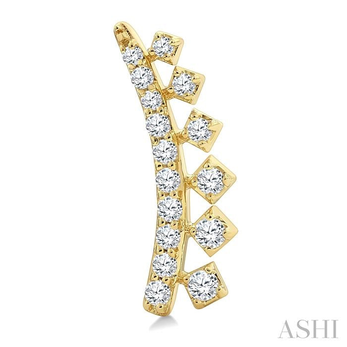 1/4 Ctw Curved Bar Geometric Round Cut Diamond Fashion Ear Climber in 14K Yellow Gold