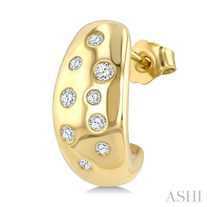 1/5 Ctw Flush Set Round Cut Diamond Fashion Mosaic Half Hoop Earrings in 10K Yellow Gold 