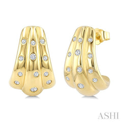 1/5 Ctw Flush Set Round Cut Diamond Fashion Mosaic Half Hoop Earrings in 10K Yellow Gold 