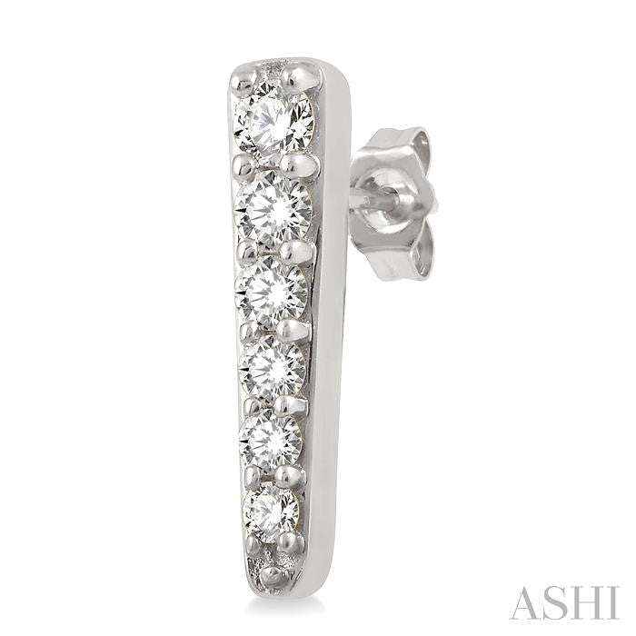 1/5 Ctw Vertical Bar Round Cut Diamond Earring in 14K White Gold