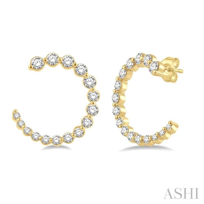 3/4 Ctw Graduated Round Cut Diamond Open Hoop Earring in 14K Yellow Gold