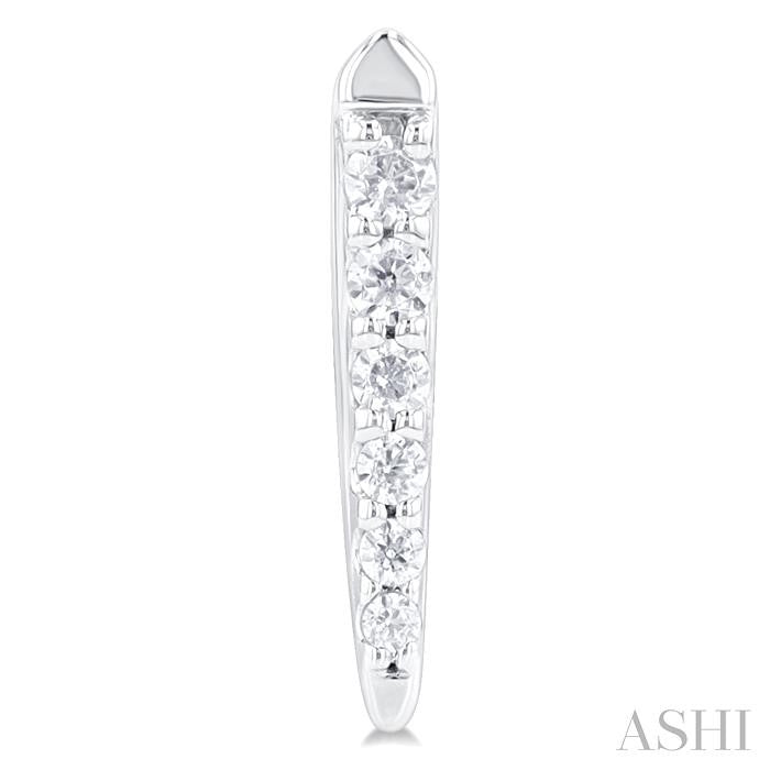 1/10 Ctw Petite Vertical Bar Graduated Round Cut Diamond Fashion Stud Earring in 10K White Gold