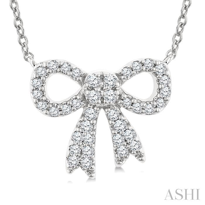 1/5 Ctw Bow Round Cut Diamond Petite Fashion Pendant With Chain in 10K White Gold
