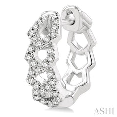 1/4 Ctw Petite Geometric Link Round Cut Diamond Fashion Huggies in 10K White Gold