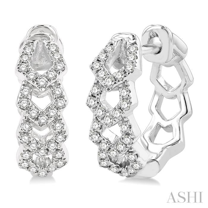 1/4 Ctw Petite Geometric Link Round Cut Diamond Fashion Huggies in 10K White Gold