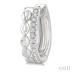 1/10 Ctw Round Cut Diamond Open Link Petite Huggie Earrings in 10K White Gold