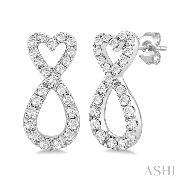1/4 Ctw Infinity Heart Round Cut Diamond Fashion Earring in 10K White Gold