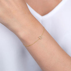 1/20 Ctw Initial 'Q' Round Cut Diamond Bracelet in 10K White Gold