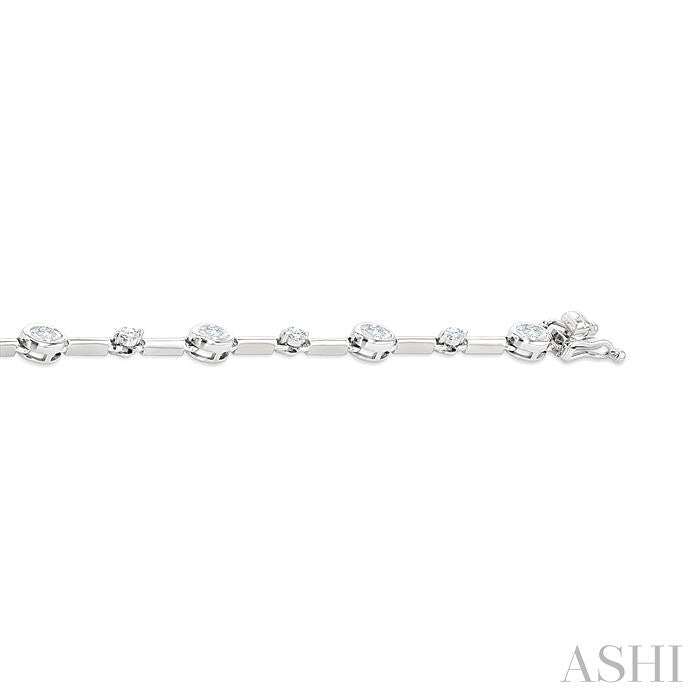 1 1/3 Ctw Bezel Set Oval and Round Cut Diamond Bar Link Bracelet in 14K White Gold