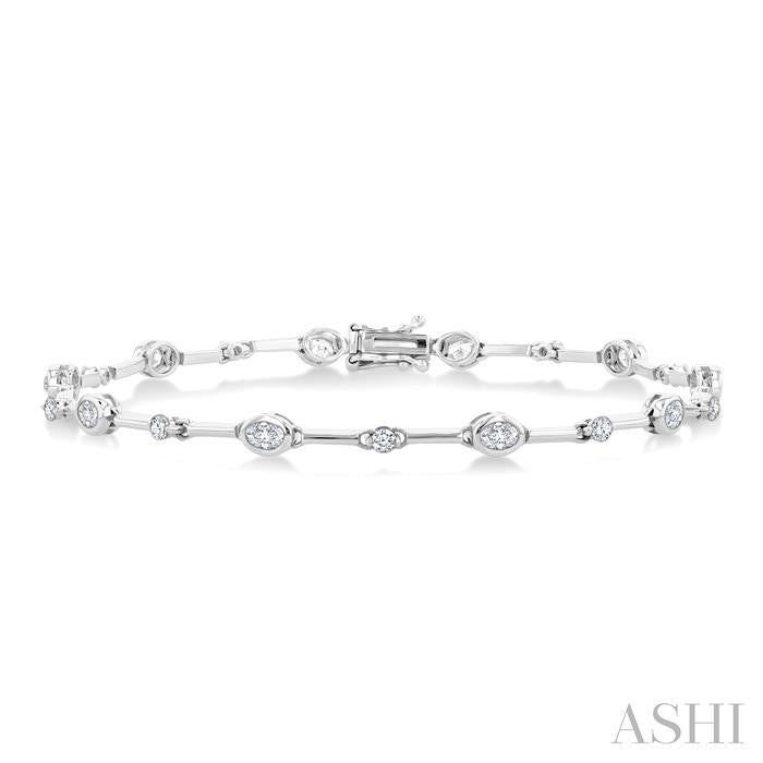 1 1/3 Ctw Bezel Set Oval and Round Cut Diamond Bar Link Bracelet in 14K White Gold