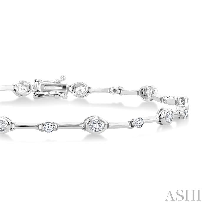 1 1/3 Ctw Bezel Set Oval and Round Cut Diamond Bar Link Bracelet in 14K White Gold