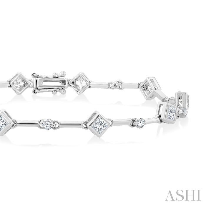 1 1/3 Ctw Bezel Set Princess and Round Cut Diamond Bar Link Bracelet in 14K White Gold