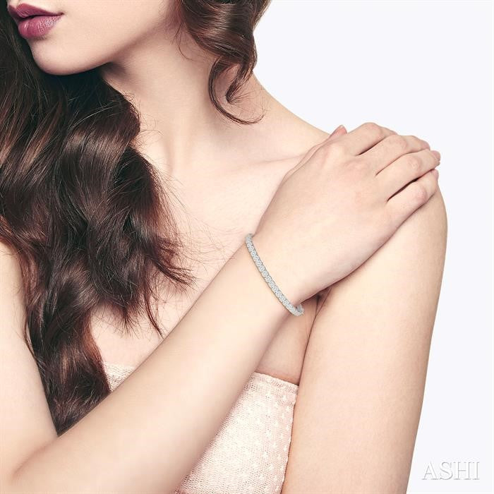 1 1/2 Ctw Circular Lovebright Round Cut Diamond Bangle in 14K White Gold