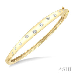 1/2 Ctw Round Cut Diamond Mosaic Fashion Bangle in 10K Yellow Gold 