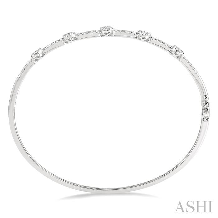 3/4 Ctw Lovebright Round Cut Diamond Bangle in 14K White Gold