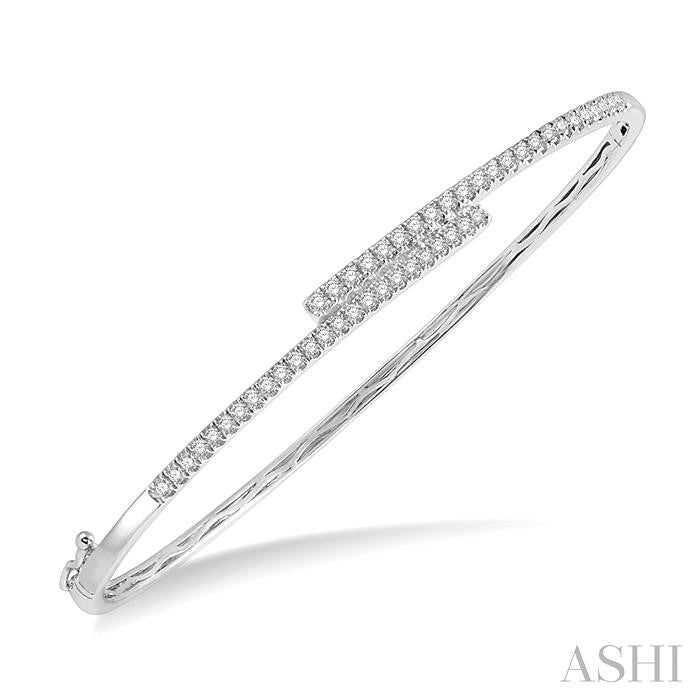 3/4 Ctw Intercrossing Round Cut Diamond Bangle in 14K White Gold