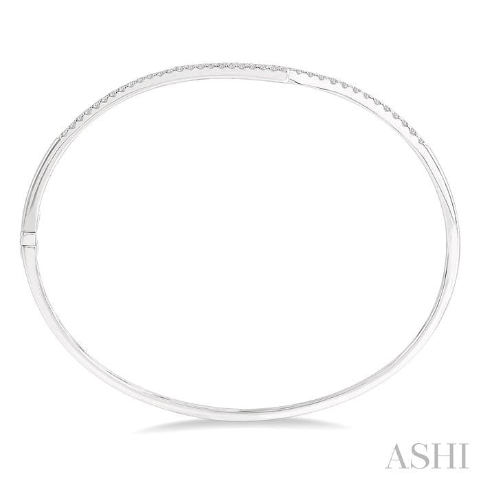 3/4 Ctw Intercrossing Round Cut Diamond Bangle in 14K White Gold