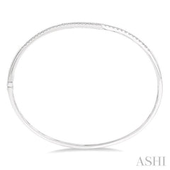 3/4 Ctw Intercrossing Round Cut Diamond Bangle in 14K White Gold