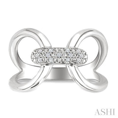 1/10 Ctw Accent Round Cut Diamond Bold Fashion Ring in Sterling Silver
