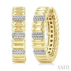 1/10 Ctw Bold Ribbed Round Cut Diamond Fashion Hoop Earring in Yellow Gold Vermeil
