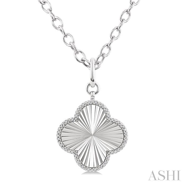 1/10 Ctw Clover Fluted Medallion Round Cut Diamond Pendant With Chain in Sterling Silver
