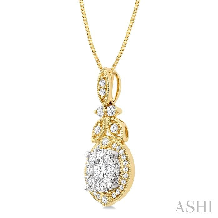 1/2 Ctw Lovebright Circular Shape Round Cut Diamond Pendant With Chain in 14K Yellow and White Gold