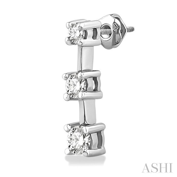 1 Ctw Round Cut Diamond Earrings in 14K White Gold