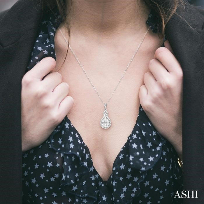 3/4 Ctw Oval Shape Lovebright Round Cut Diamond Pendant With Chain in 14K White Gold