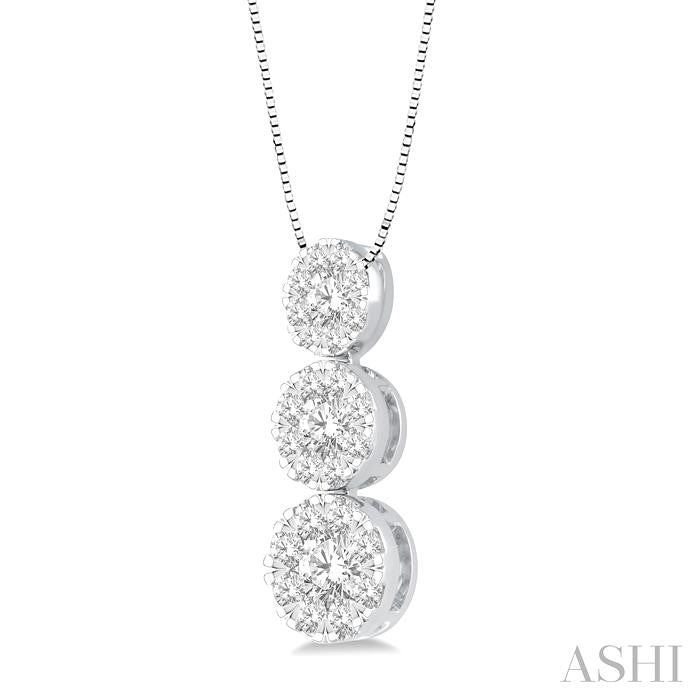 1/4 Ctw Lovebright 3 stone Essential Round Cut Diamond Pendant with Chain in 14K White Gold