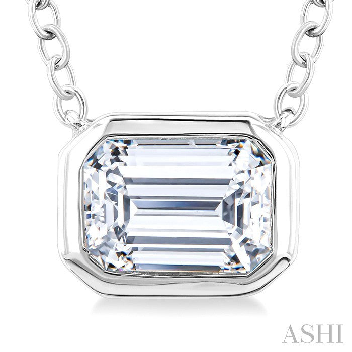 1/4 Ctw Emerald Pie Cut Diamond Fashion Pendant With Chain in 14K White Gold