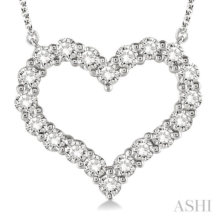1 Ctw Round Cut Diamond Heart Pendant With Chain in 14K White Gold